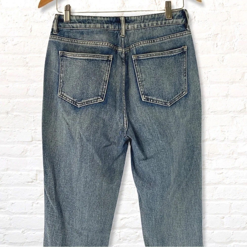 Pac Sun Womens Size 27 High Rise Mom Jean with Ripped Knees Light-Medium Wash